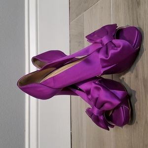 Kate Spade - Comfortable Purple Heels with Bow Embellishment. Size 5.5